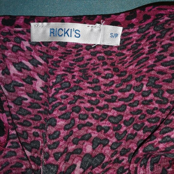 Ricki's Ladies Short Sleeves Pink & Black Print Blouse - Picture 3 of 7